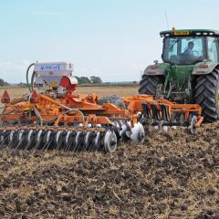 Minimum tillage soil cultivation